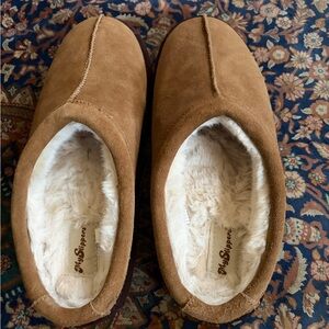 Like new My Slippers slip on brown suede and faux fur size 10 men’s. Warm.